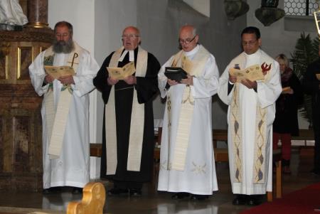 Pri sveti maši v župnijski cerkvi Sv. Vida, je somaševal tudi p. Branko Petauer.